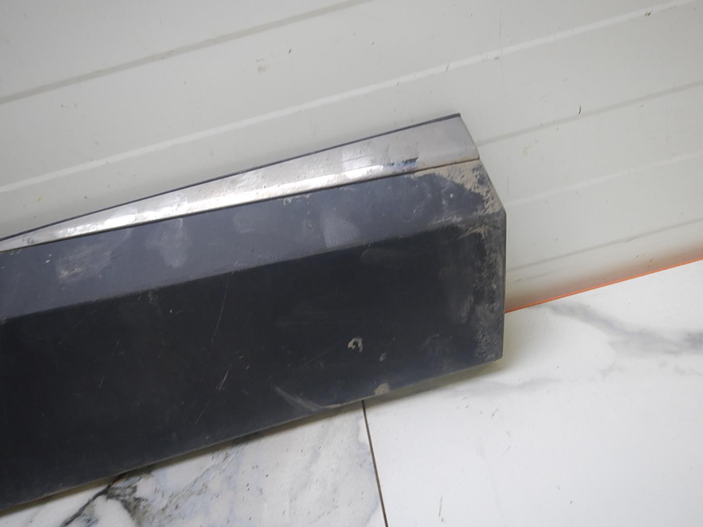 Молдинг задней правой двери