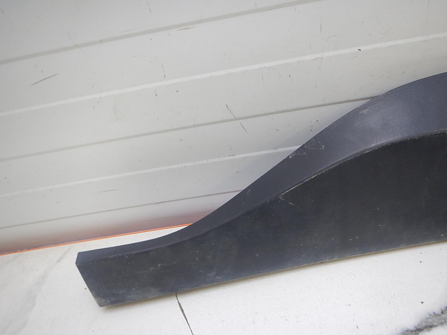 Молдинг задней правой двери