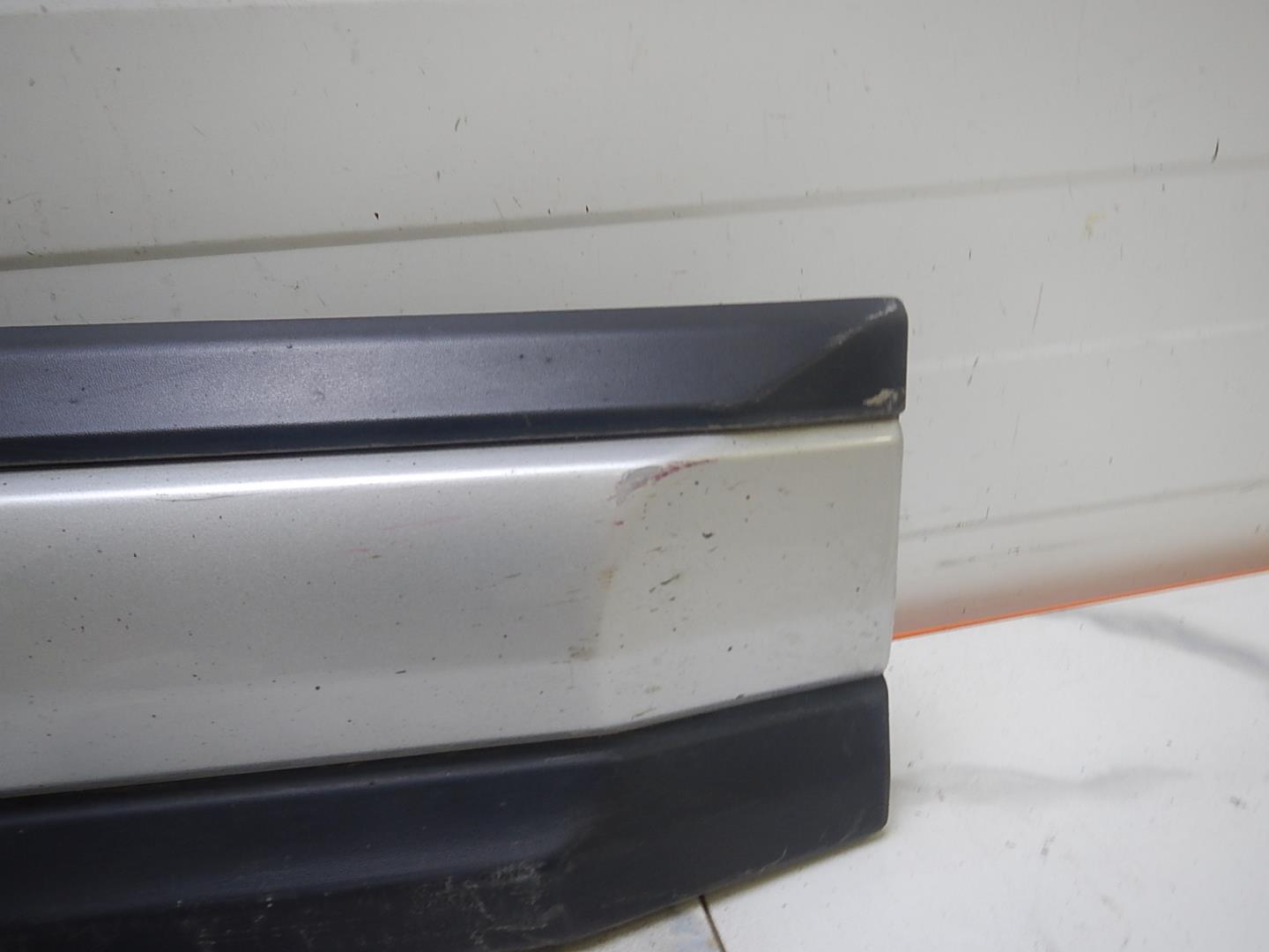 Молдинг задней правой двери