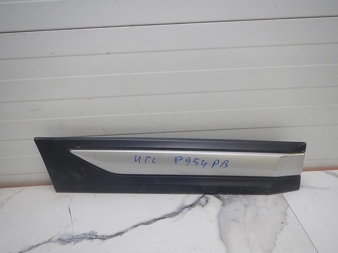 Молдинг задней правой двери