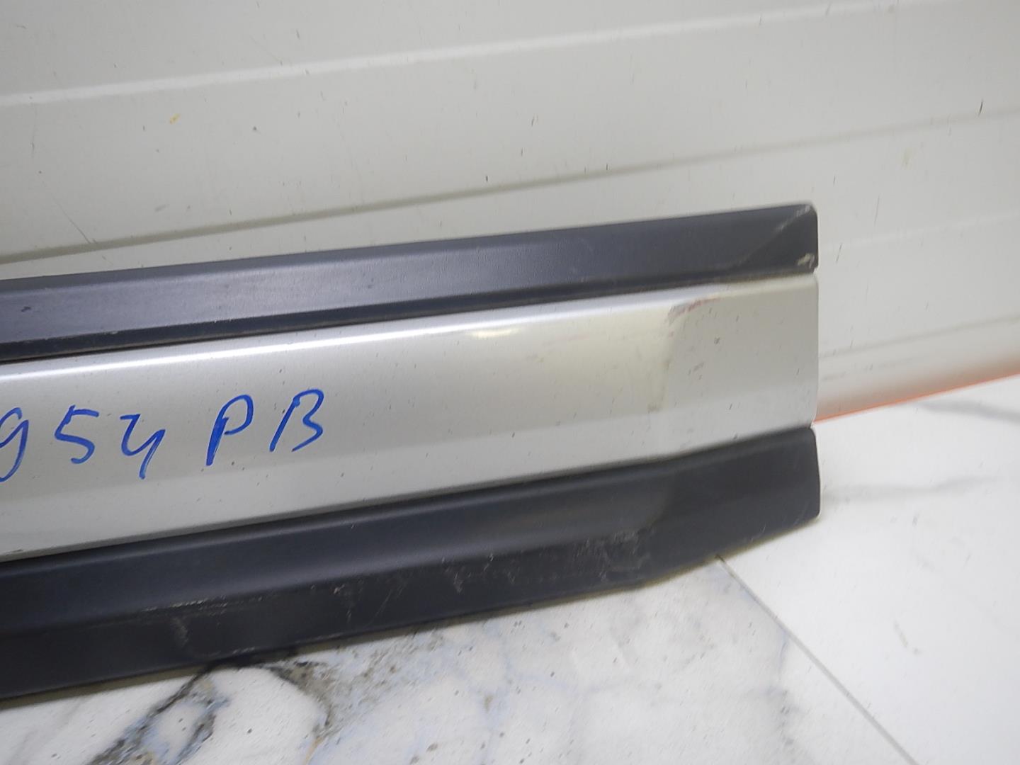 Молдинг задней правой двери