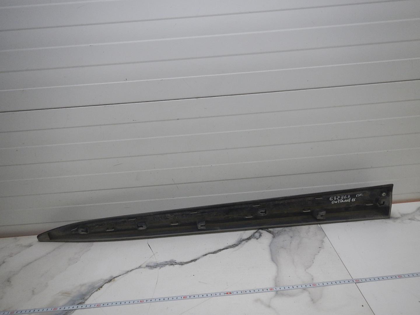 Молдинг передней правой двери