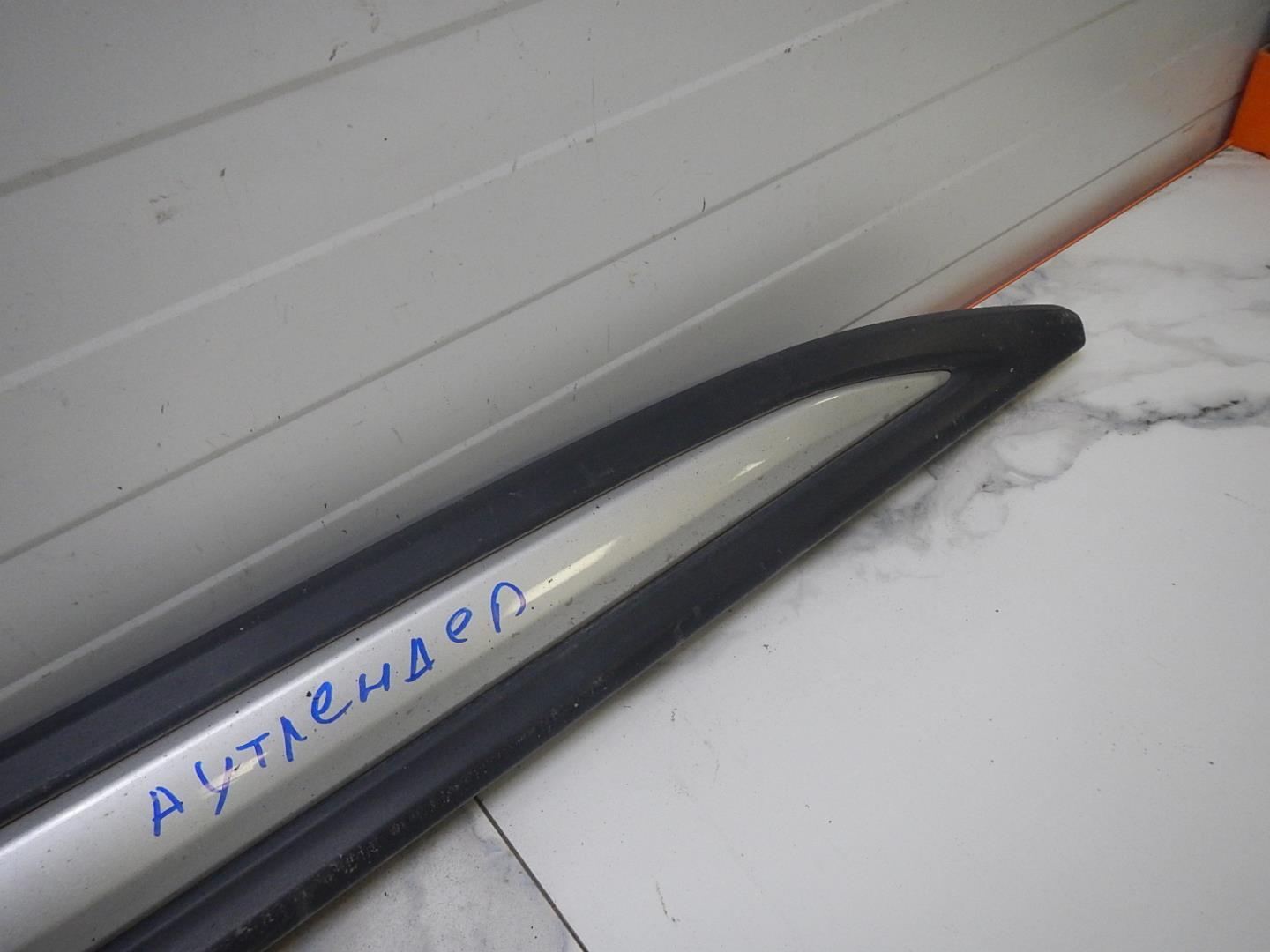 Молдинг передней правой двери