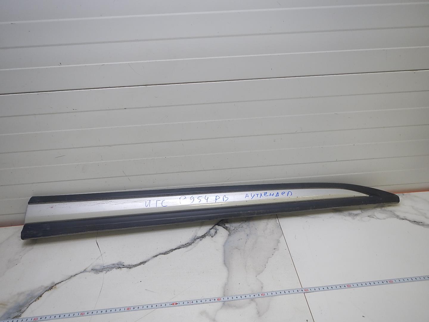 Молдинг передней правой двери