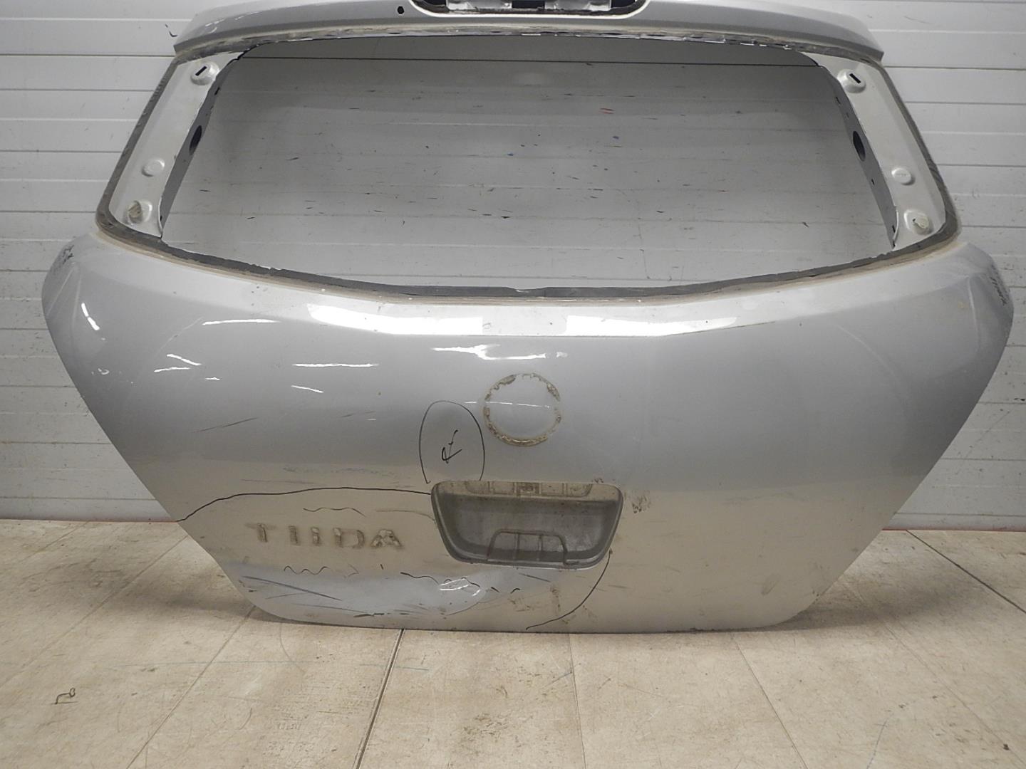 Дверь багажника