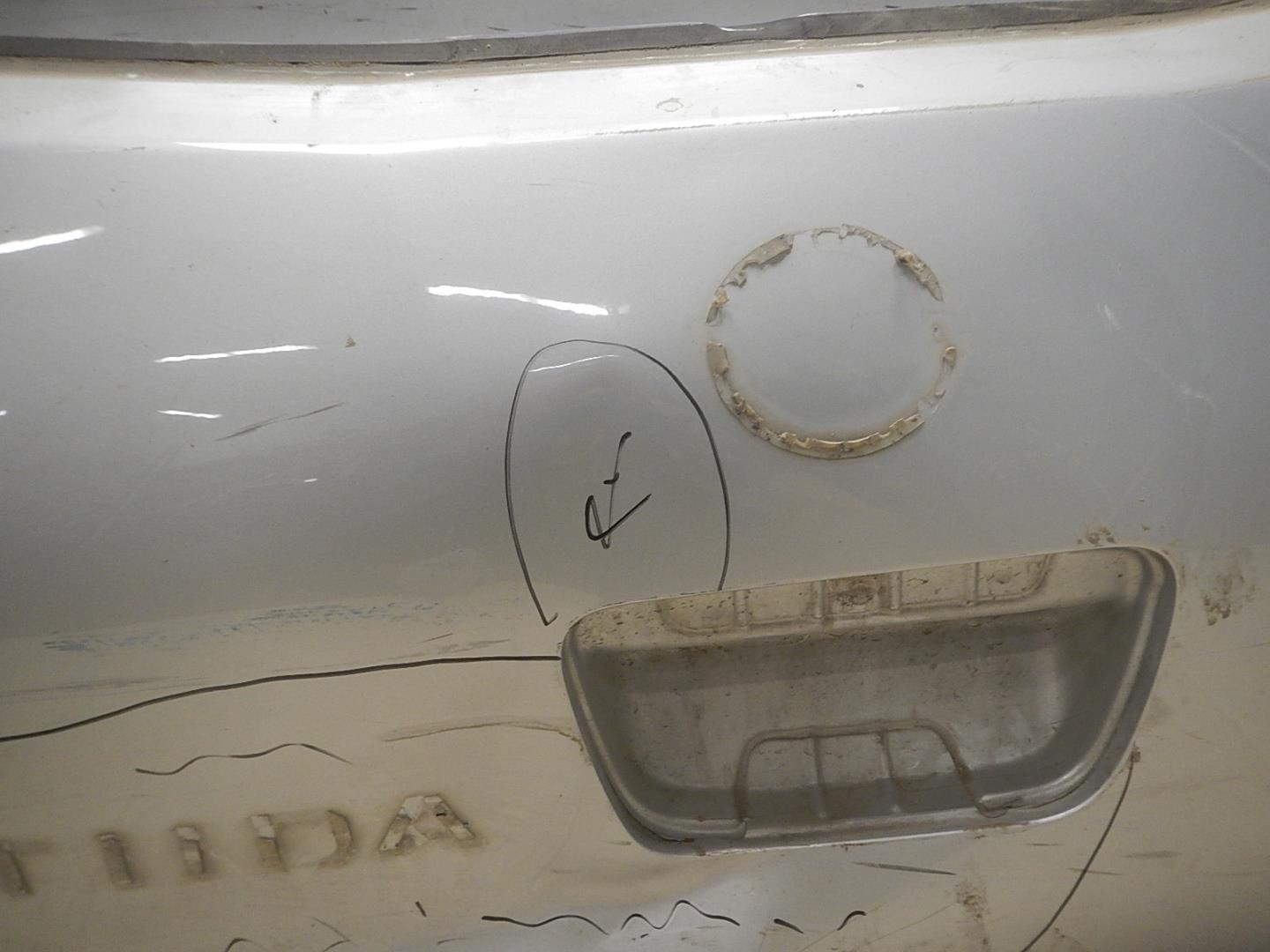 Дверь багажника