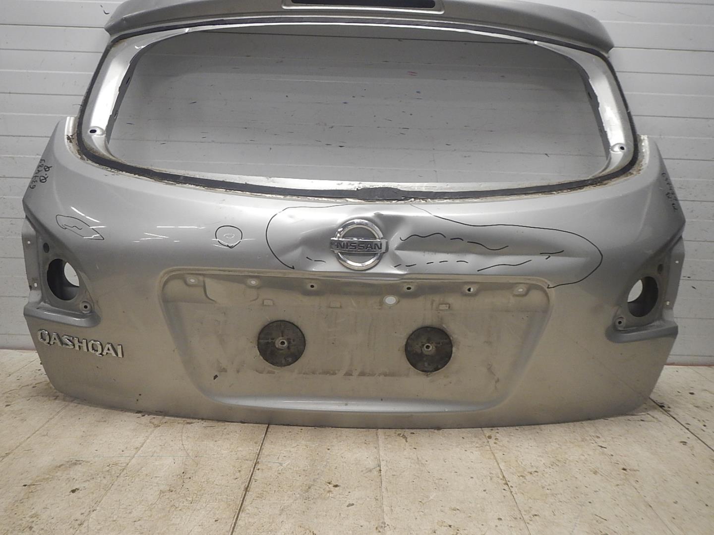 Дверь багажника