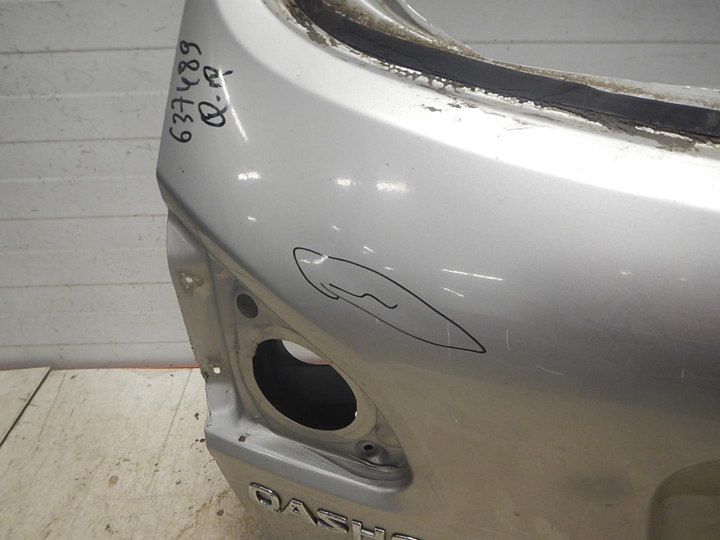 Дверь багажника