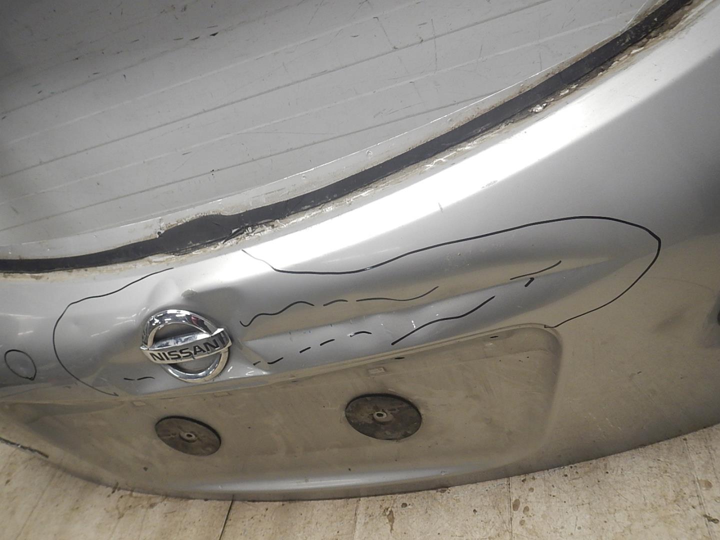 Дверь багажника