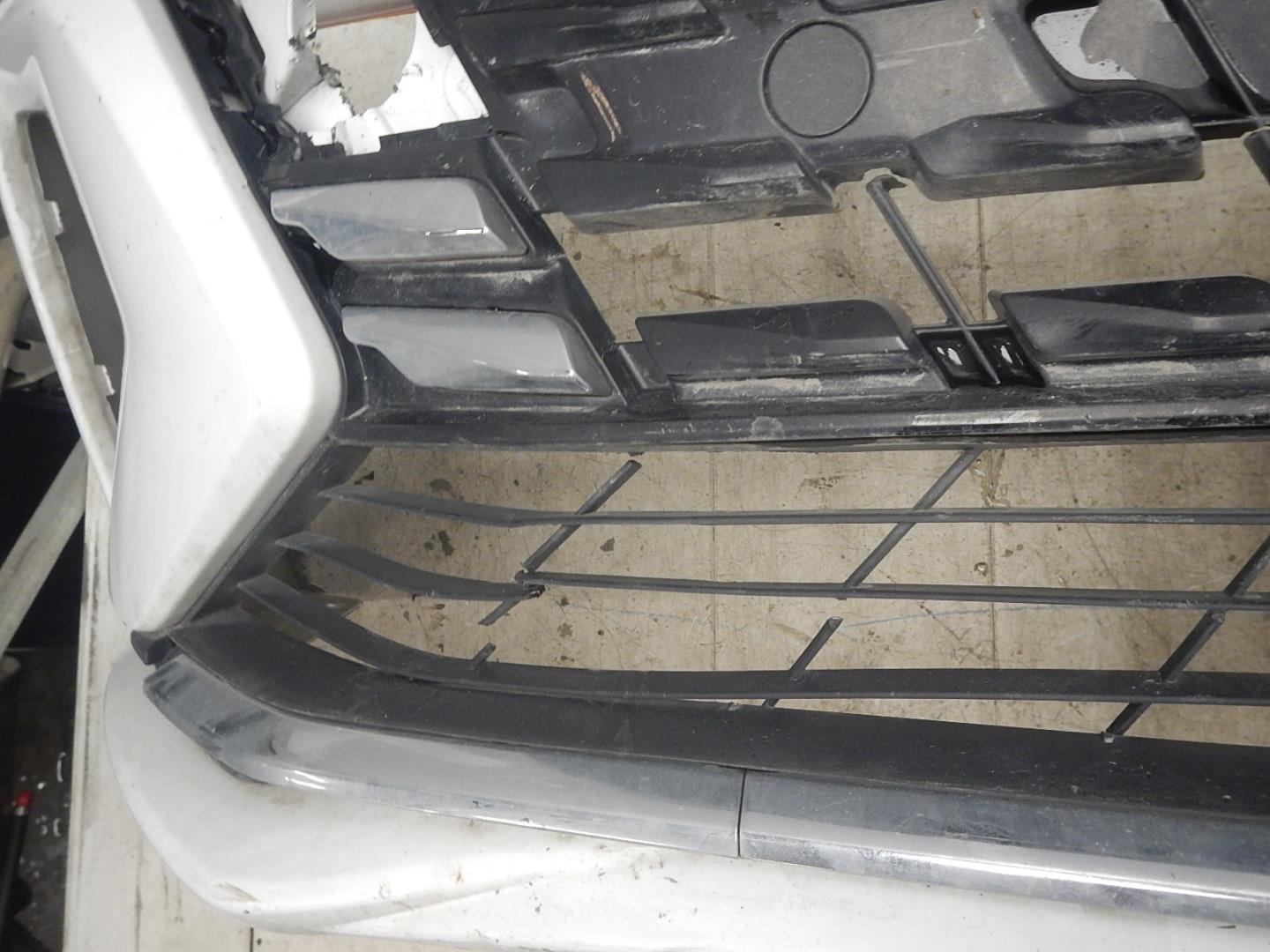 Бампер передний