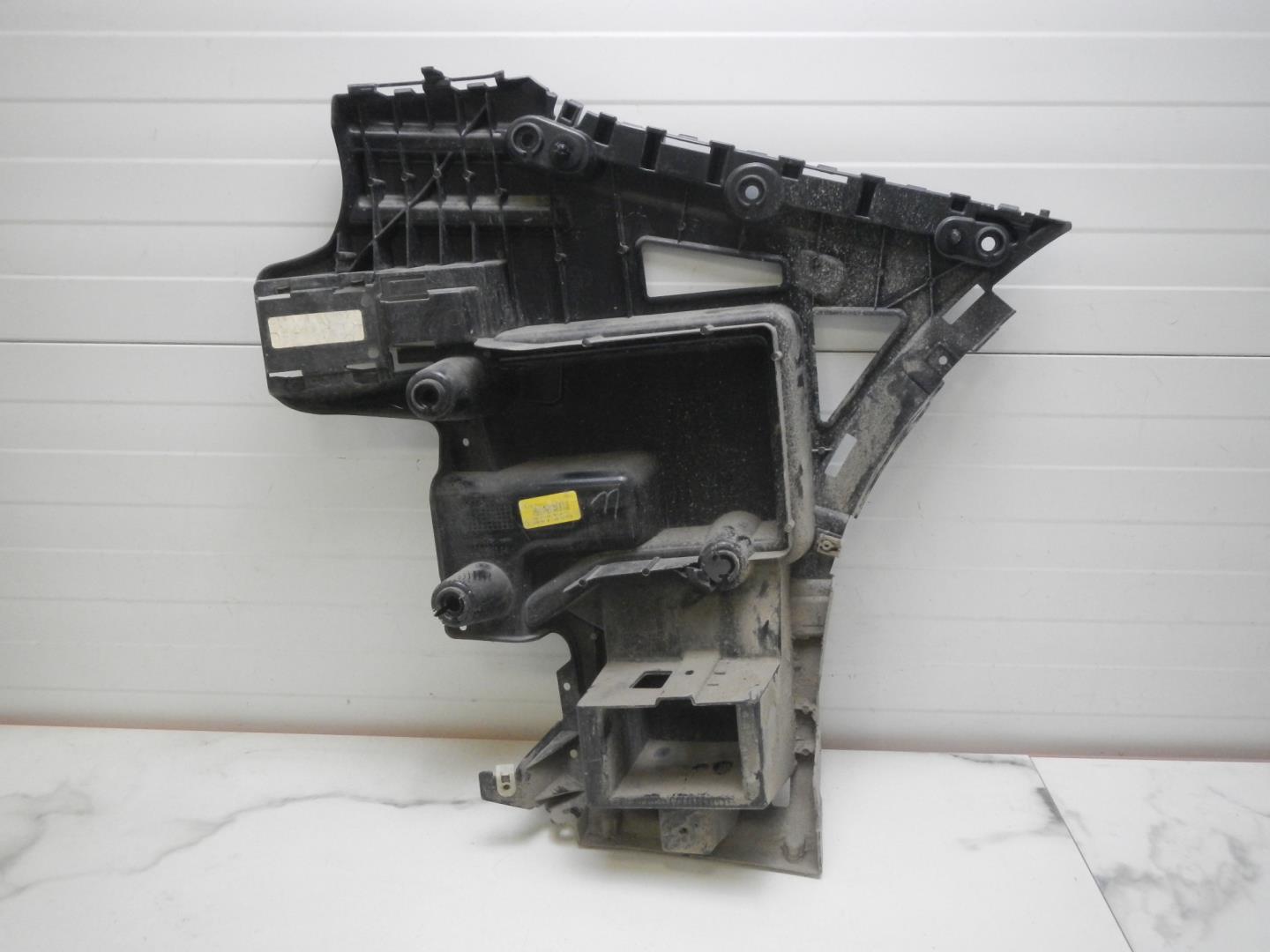 Кронштейн заднего бампера левый