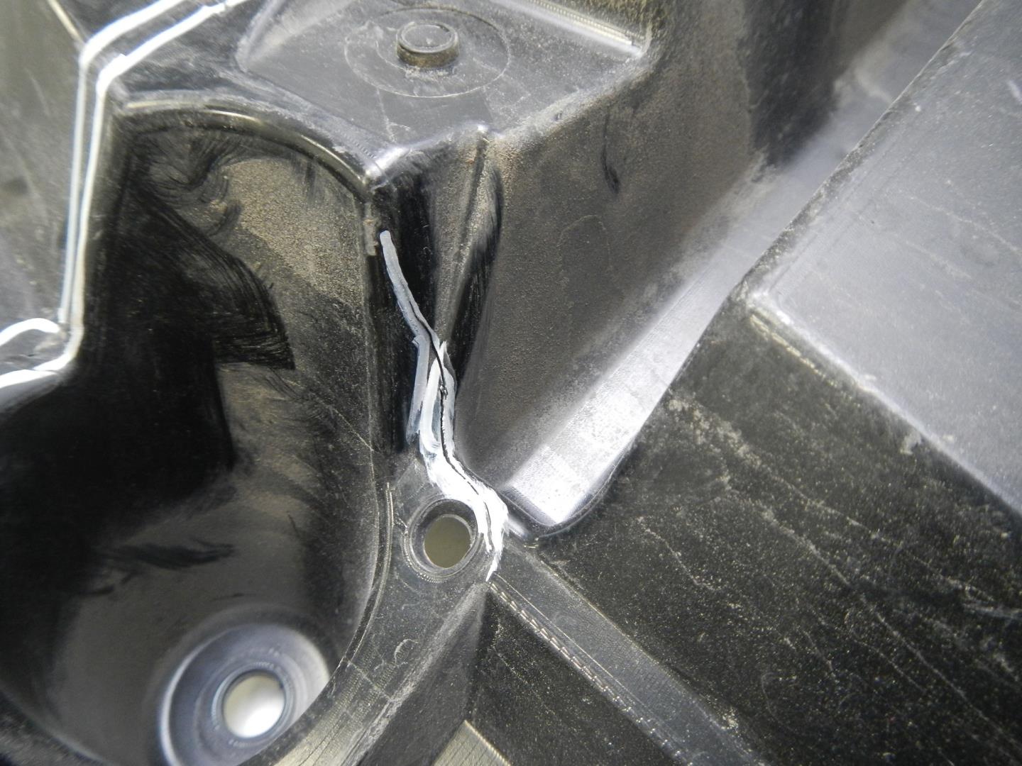 Кронштейн заднего бампера левый