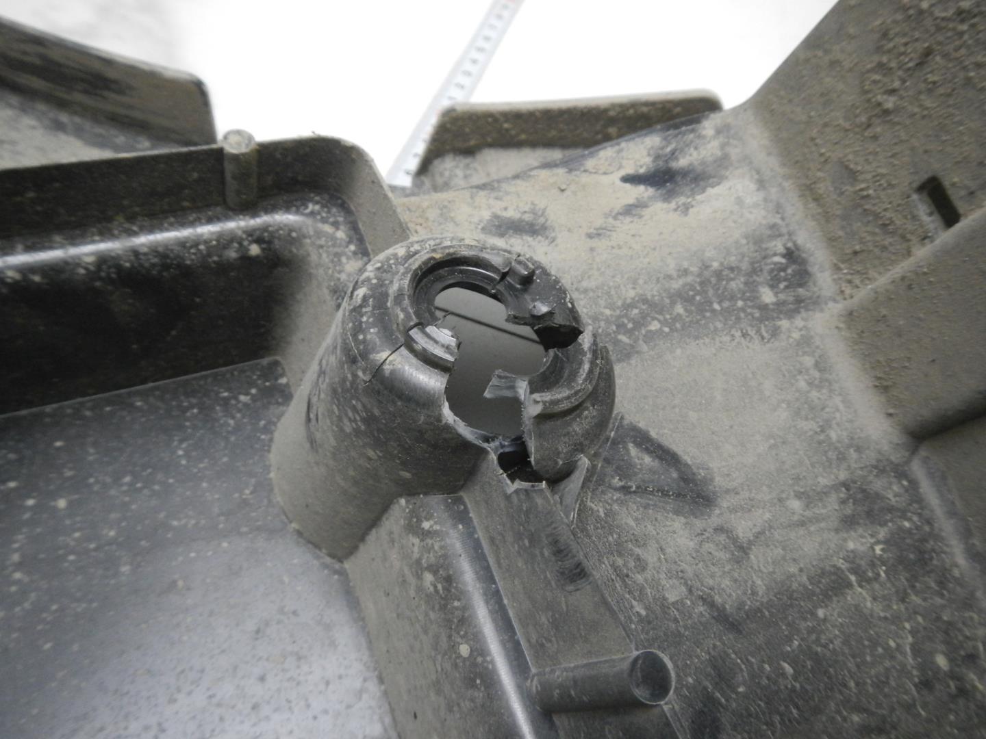 Кронштейн заднего бампера левый