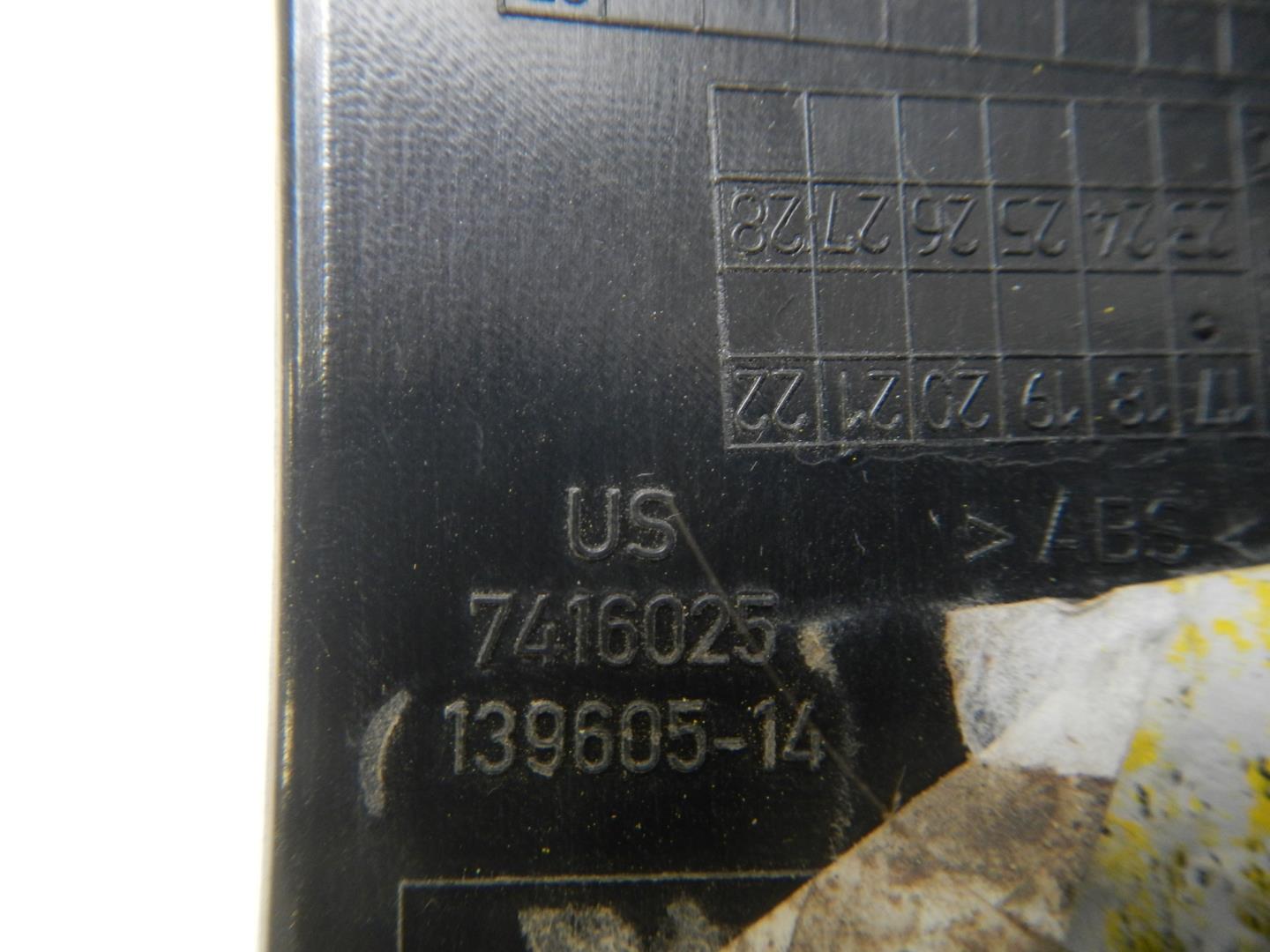 Кронштейн заднего бампера левый