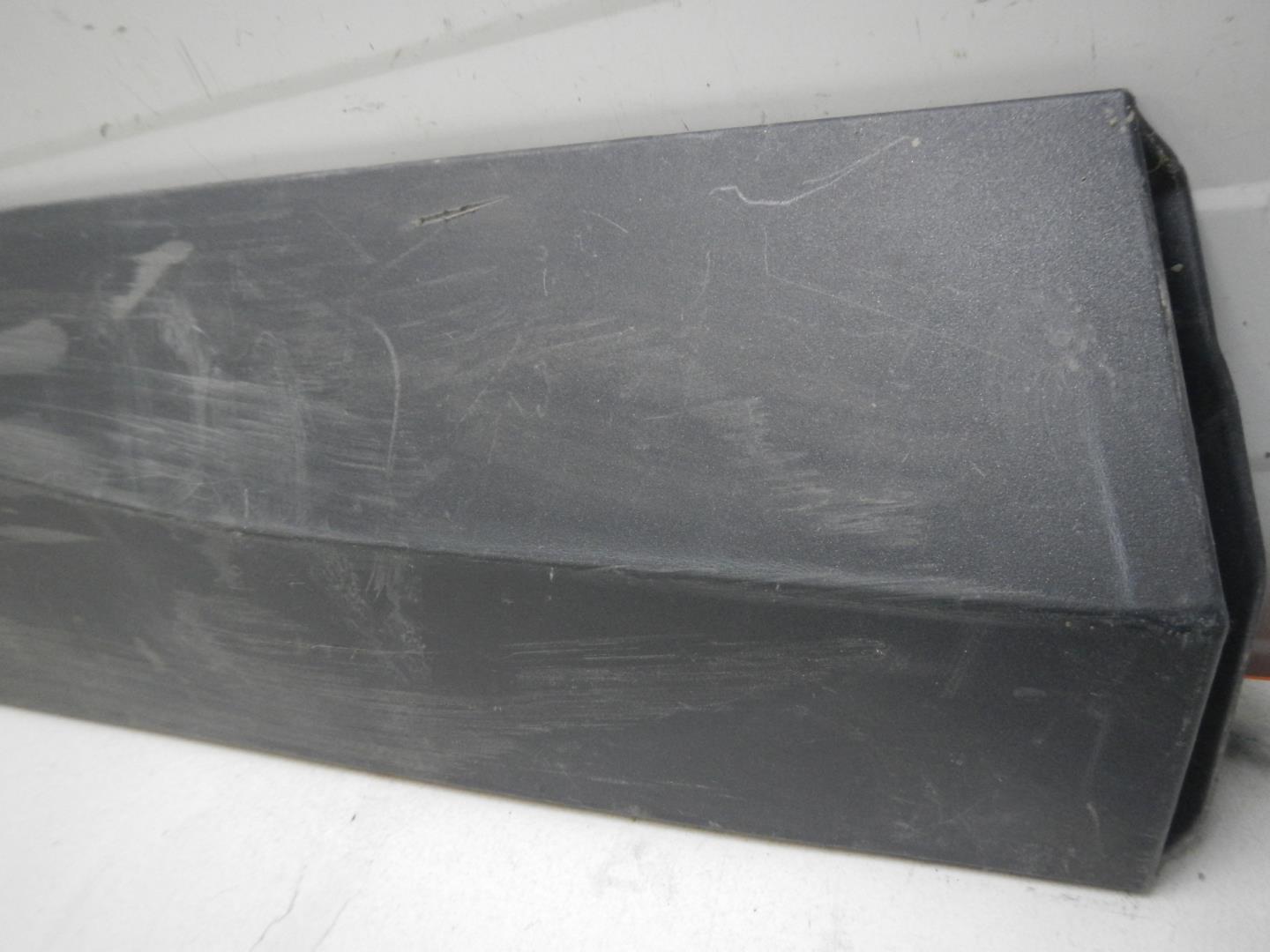 Молдинг задней правой двери