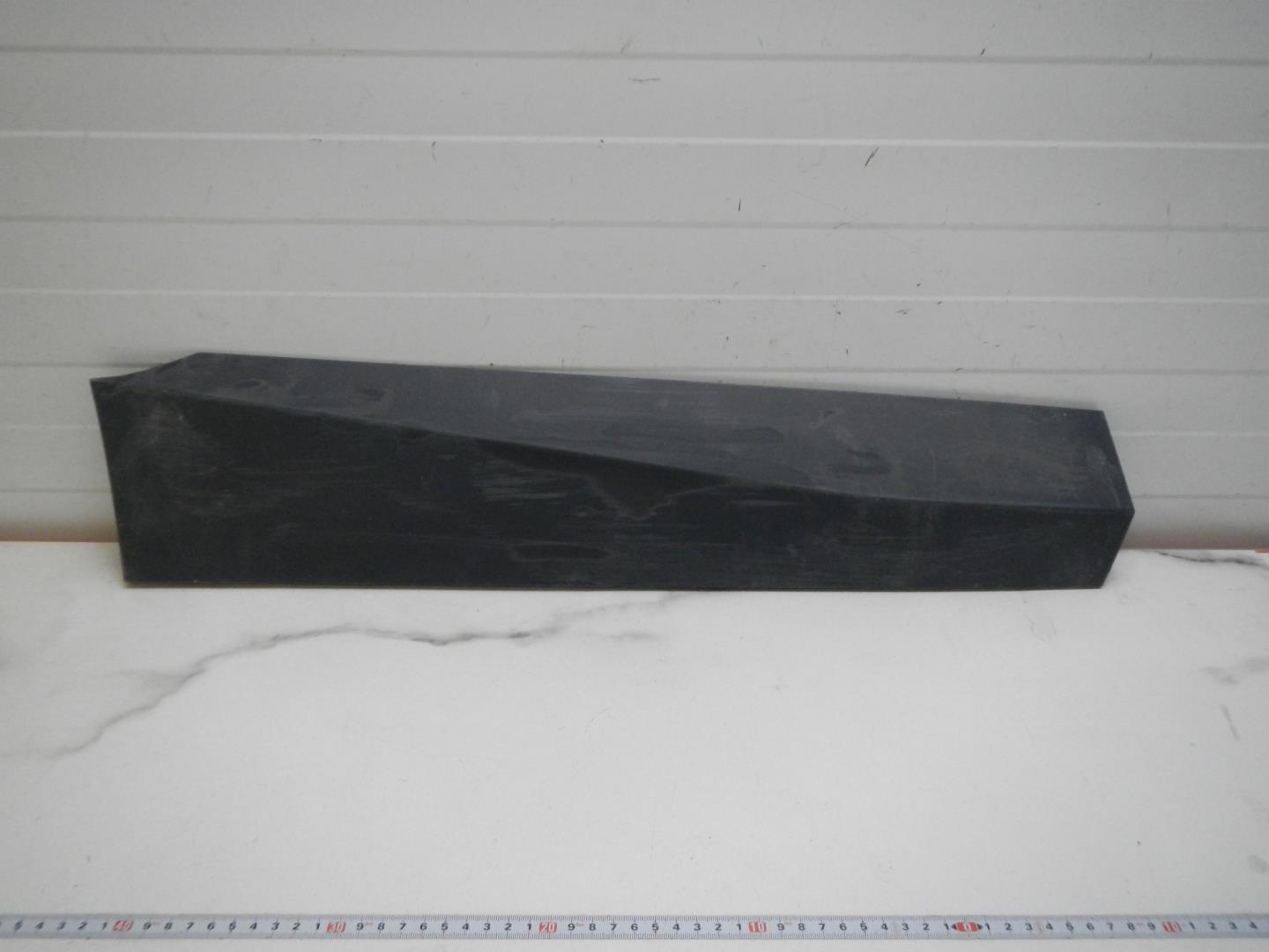 Молдинг задней правой двери