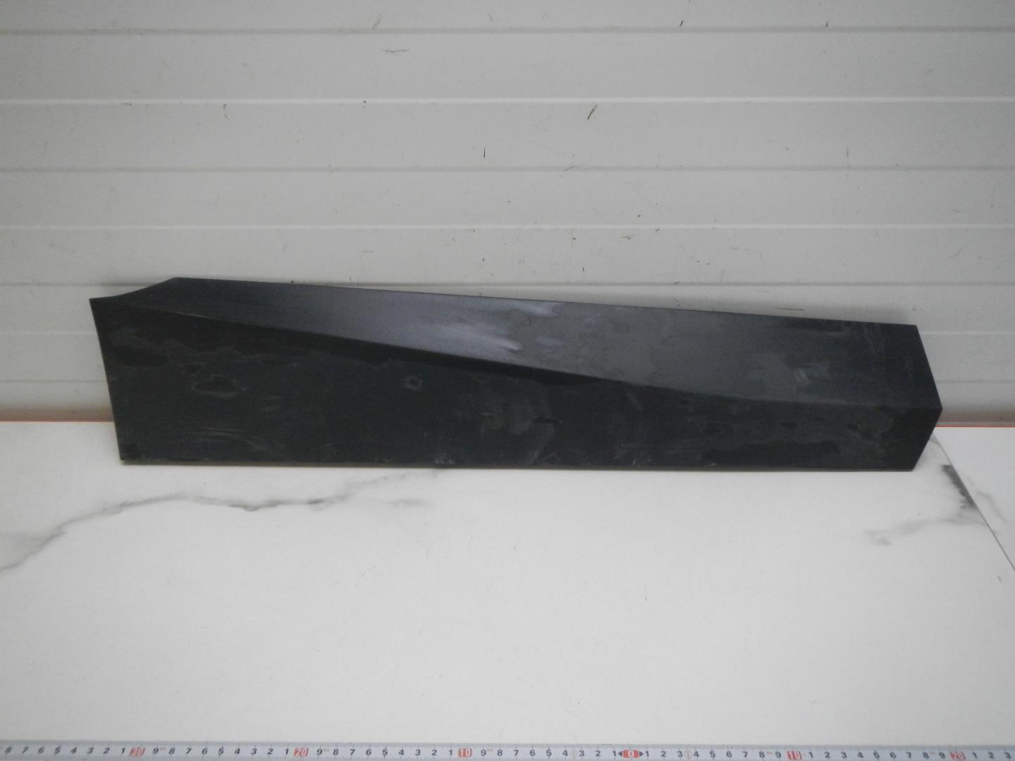 Молдинг задней правой двери