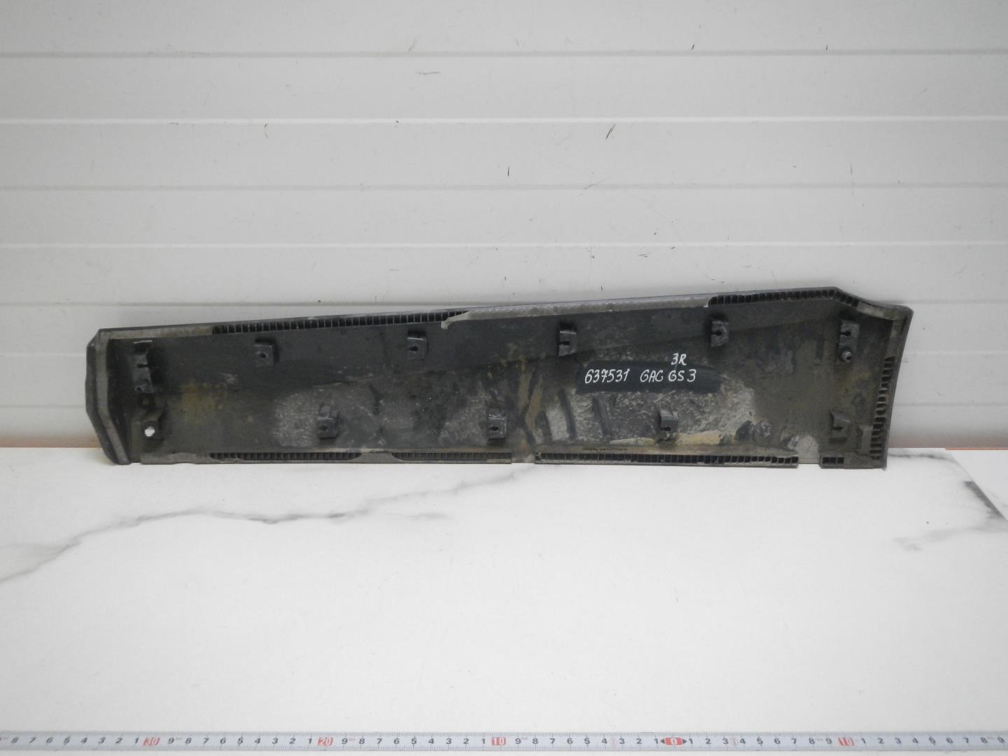 Молдинг задней правой двери