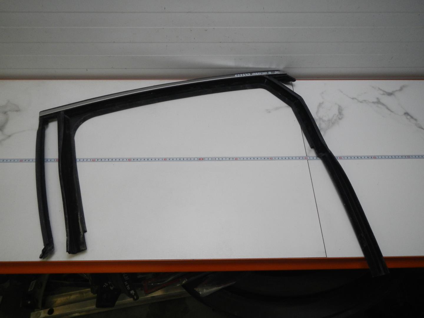 Уплотнитель стекла двери