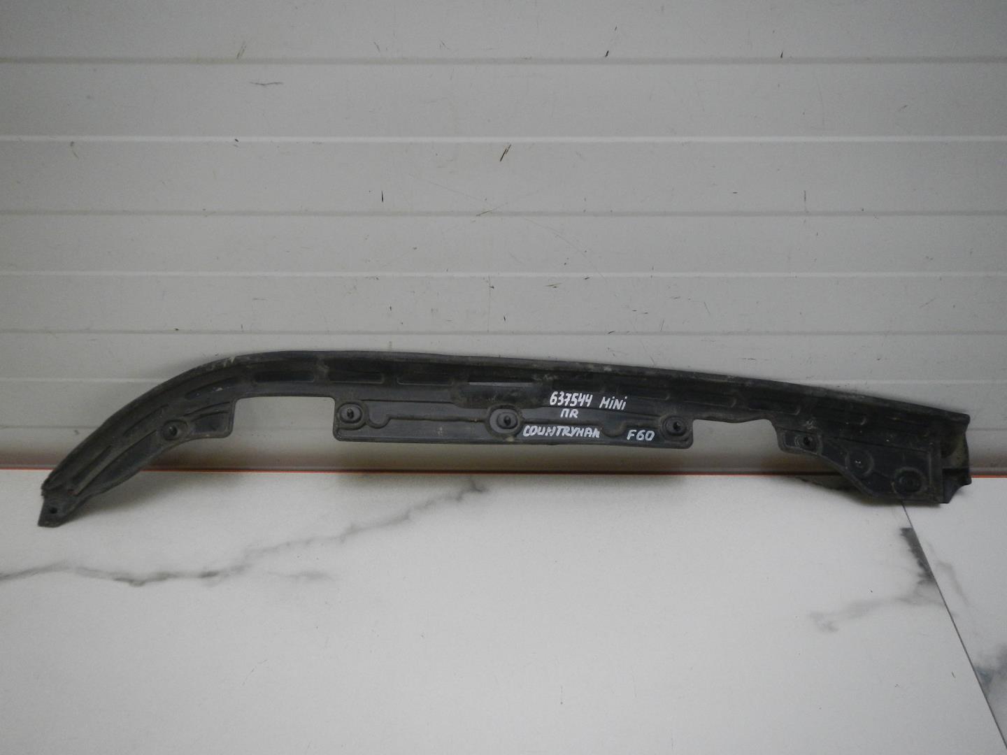 Уплотнитель передней правой двери