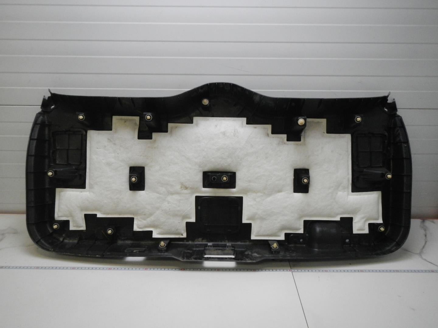 Обшивка двери багажника