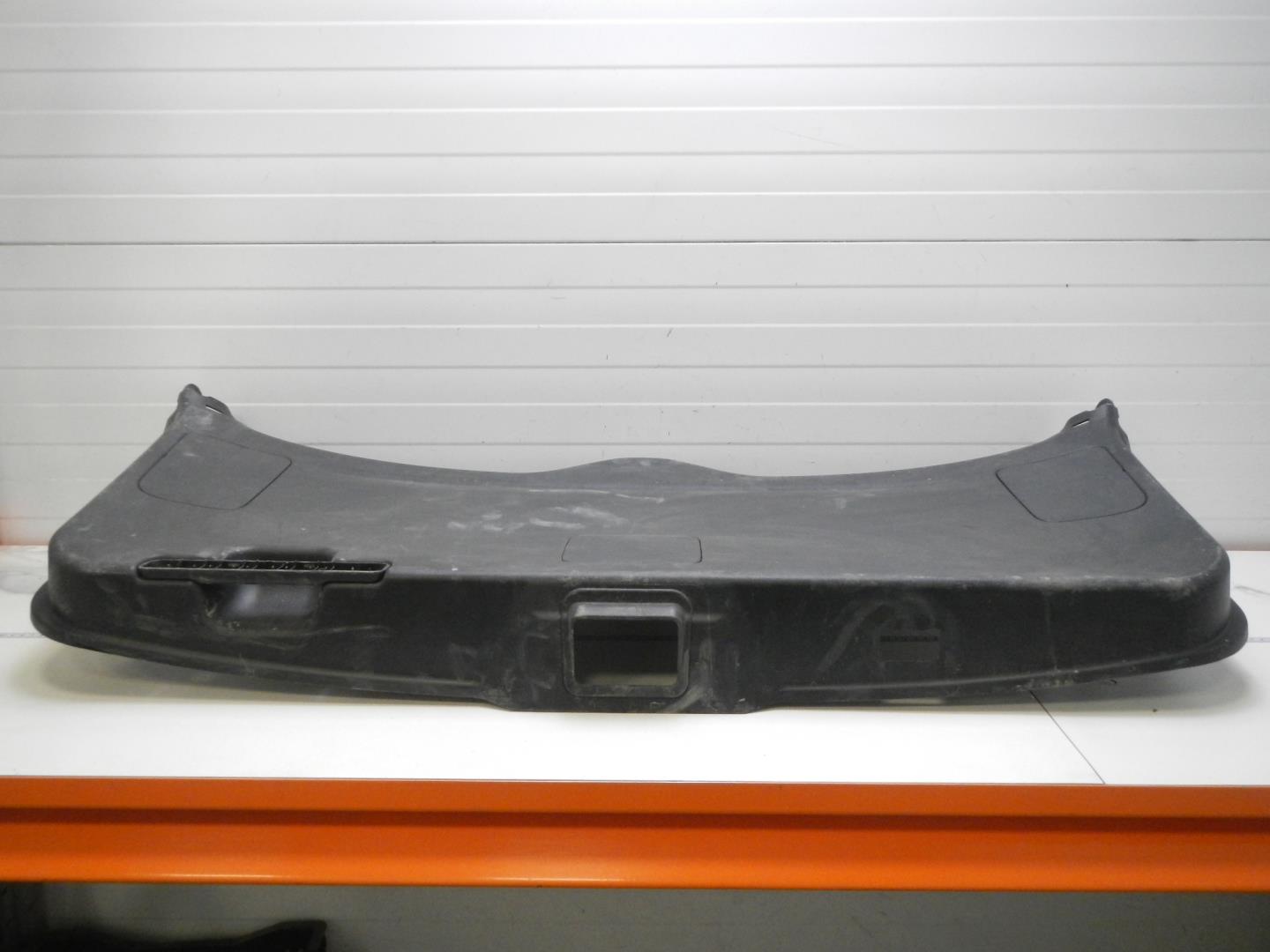 Обшивка двери багажника