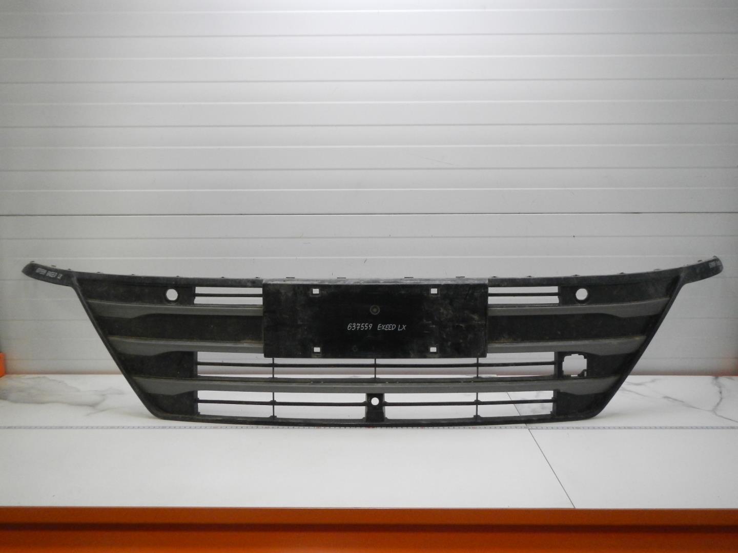 Решетка в бампер центральная