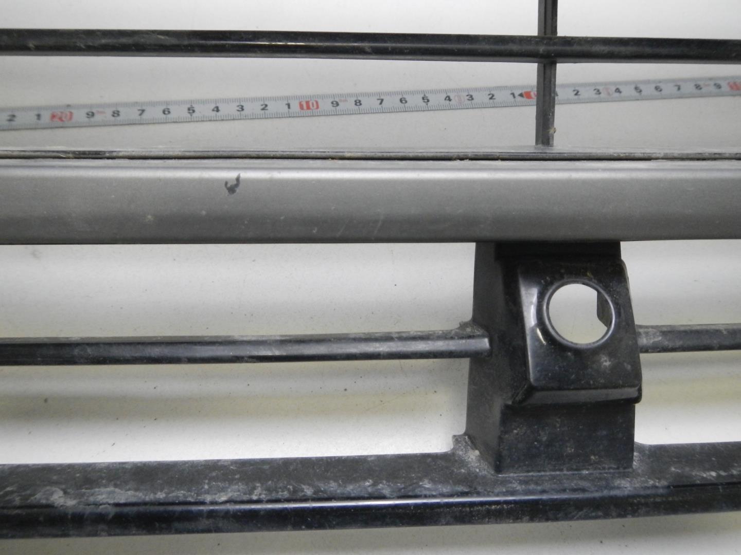 Решетка в бампер центральная