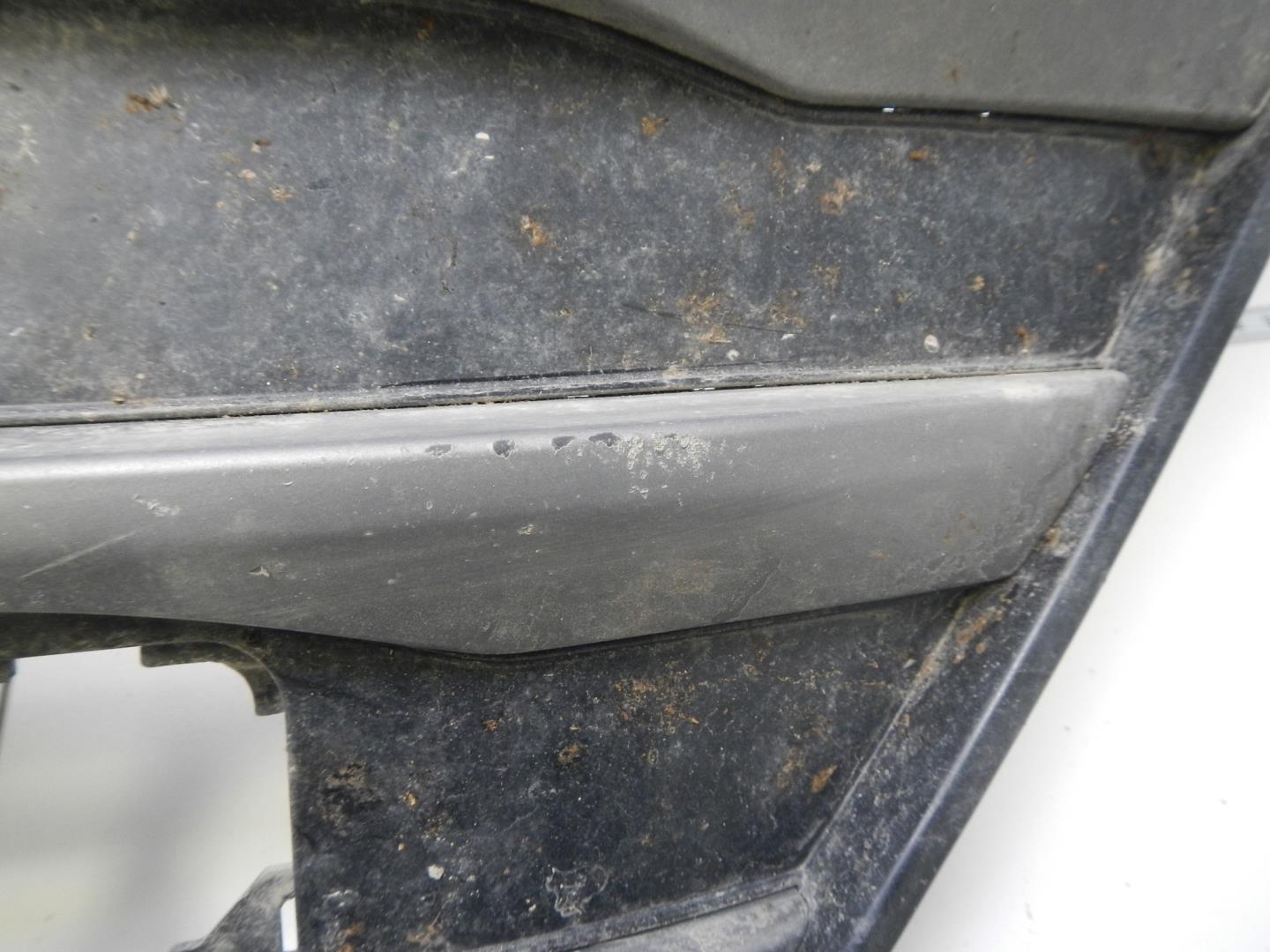 Решетка в бампер центральная