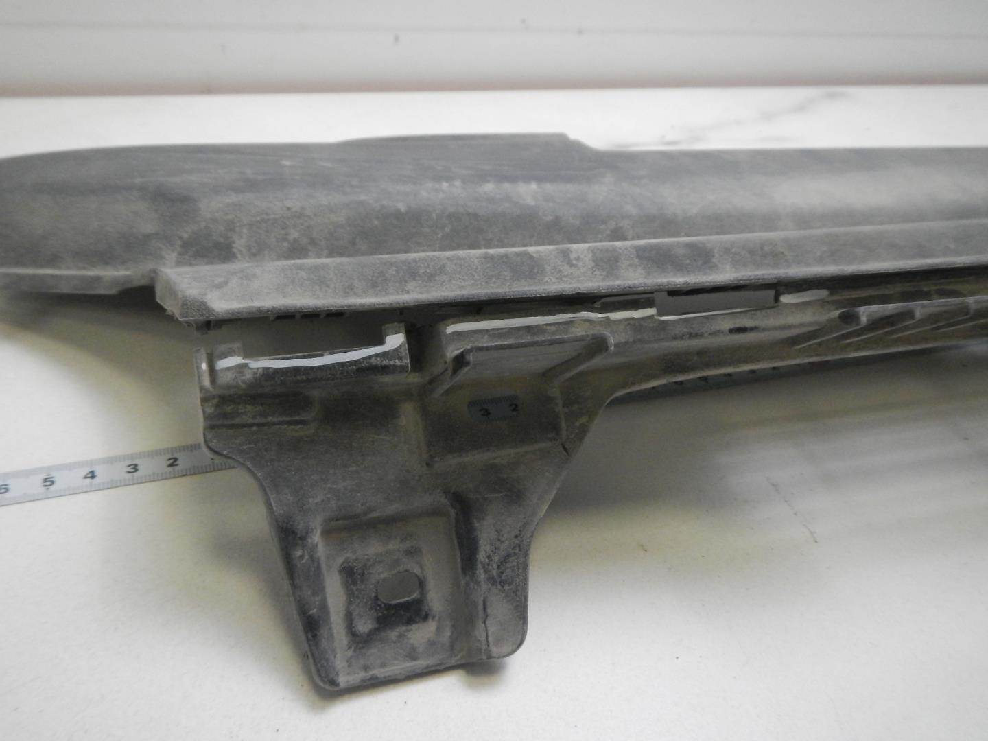 Кожух замка капота