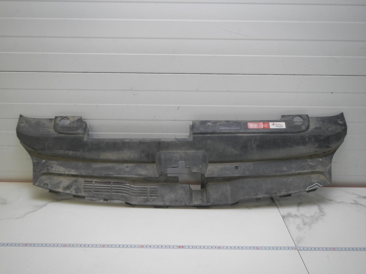 Кожух замка капота