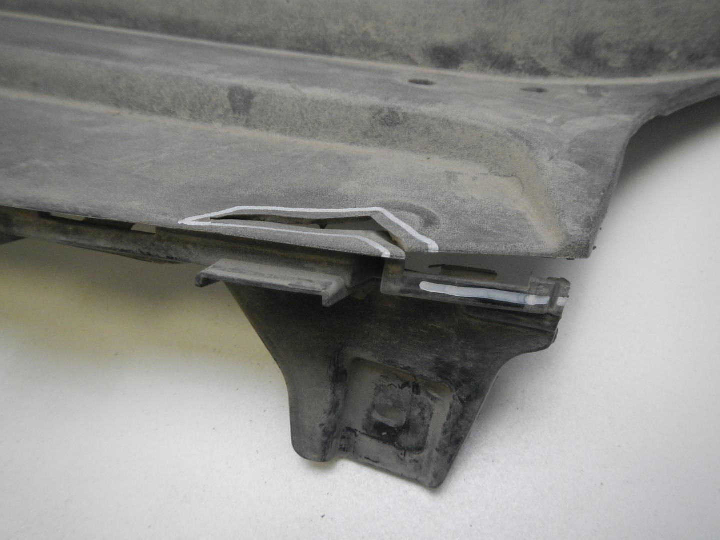 Кожух замка капота