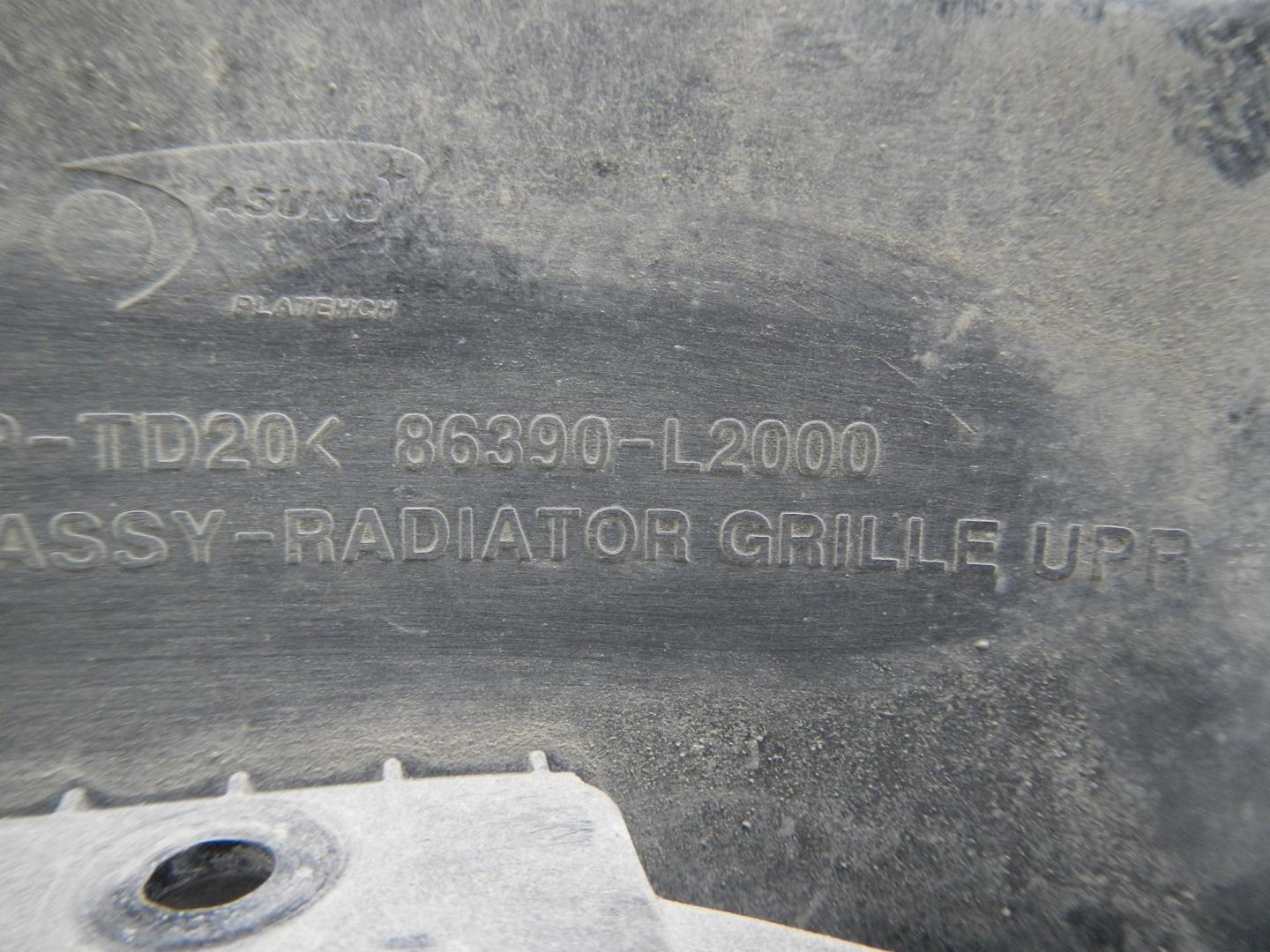 Кожух замка капота