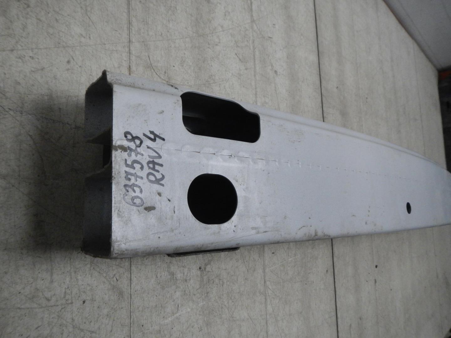 Усилитель заднего бампера