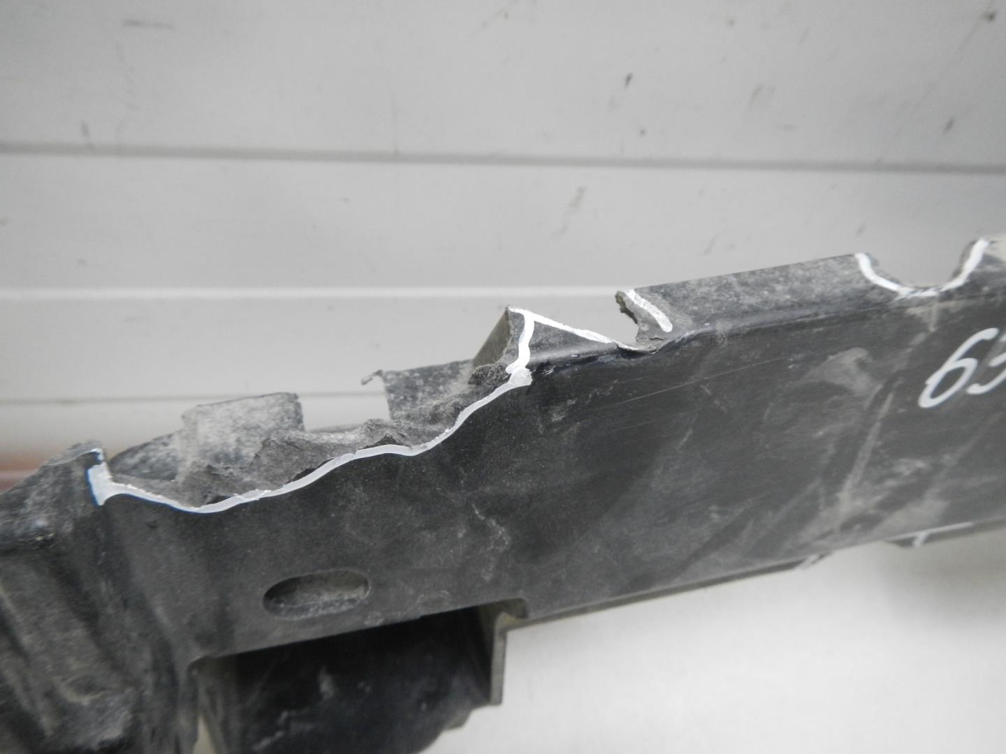 Кронштейн решетки радиатора