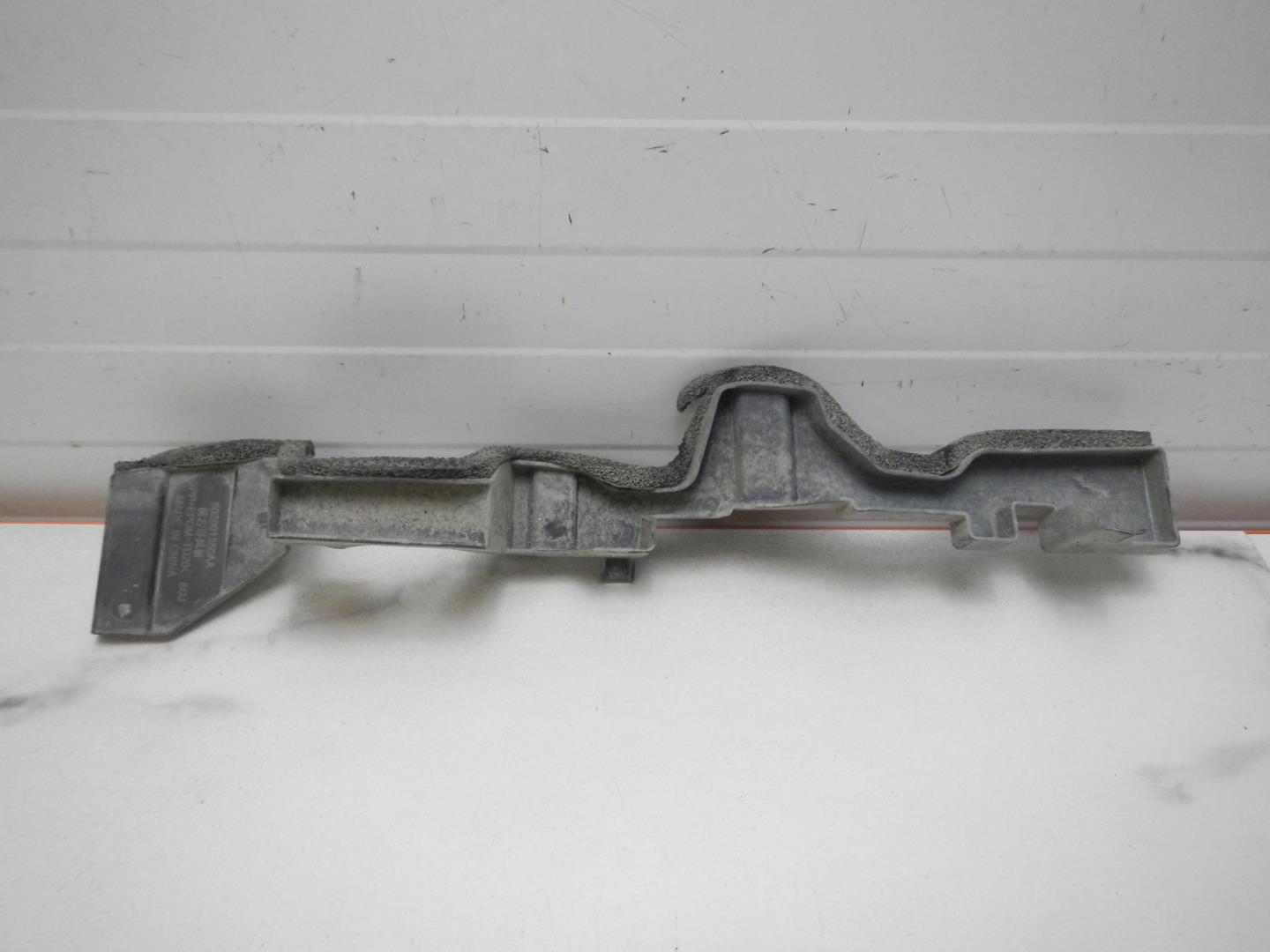 Воздуховод радиатора правый