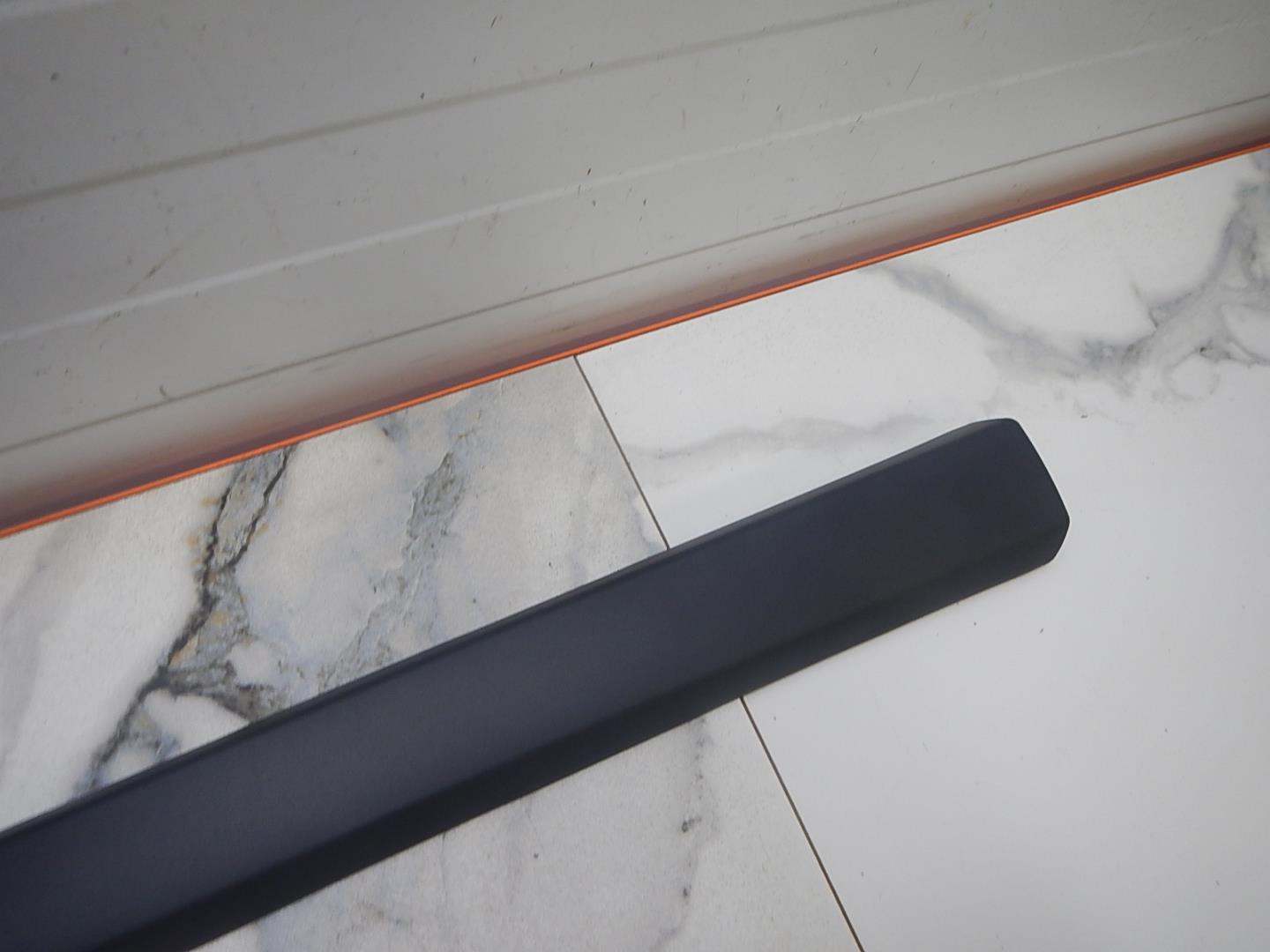 Молдинг передней правой двери