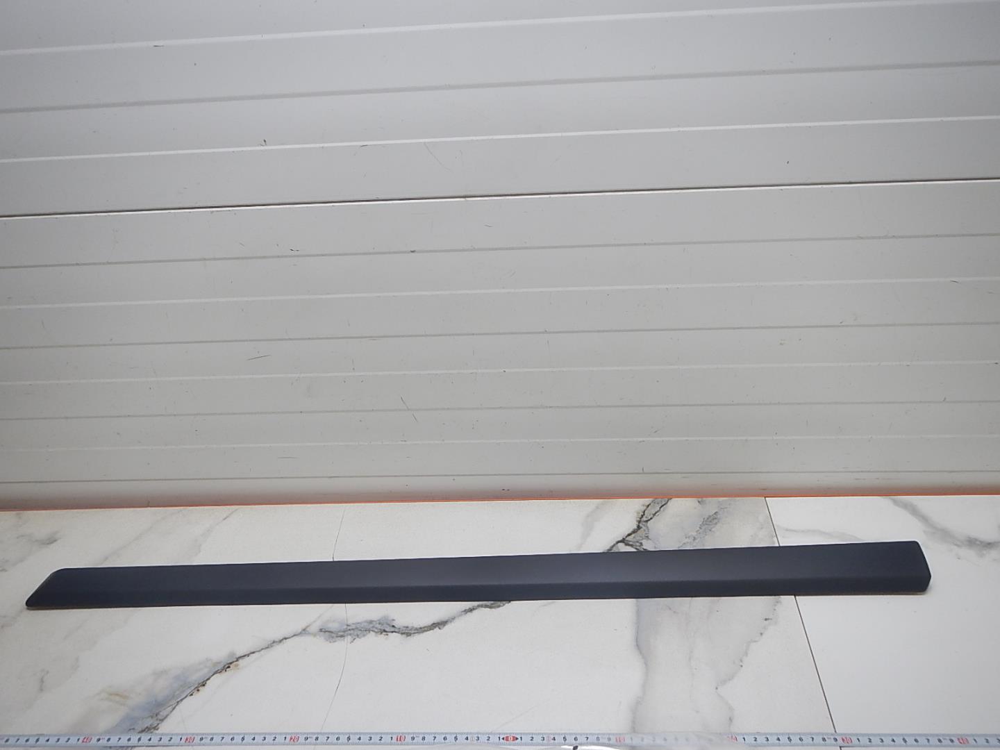 Молдинг передней правой двери