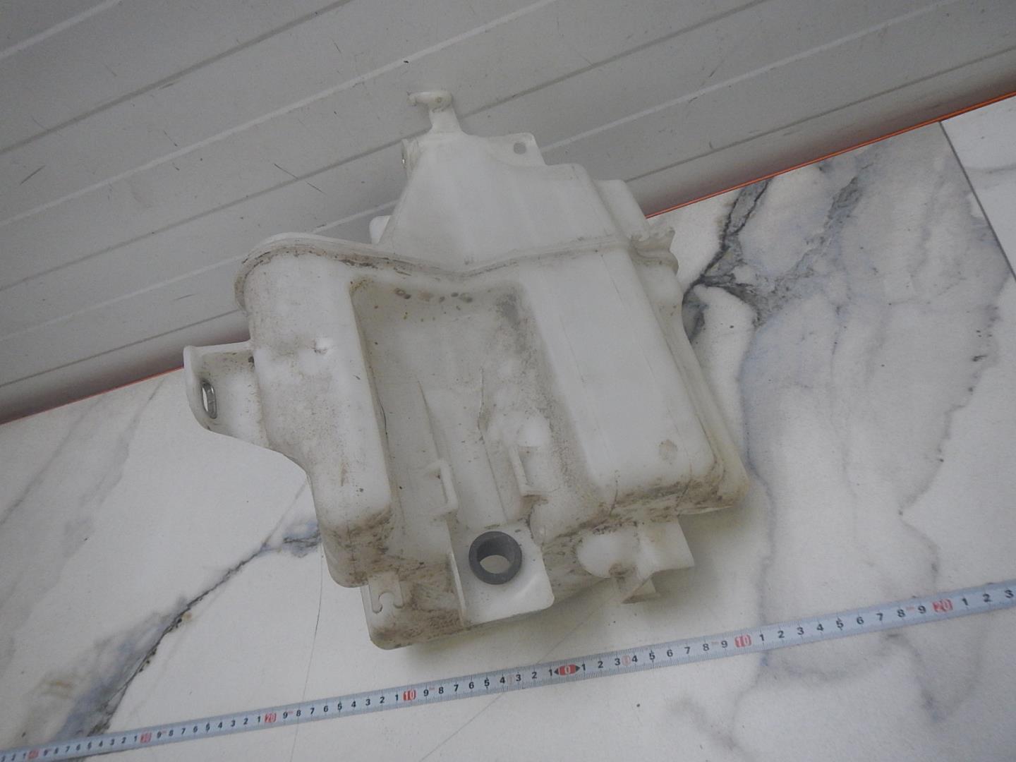 Бачок омывателя лобового стекла