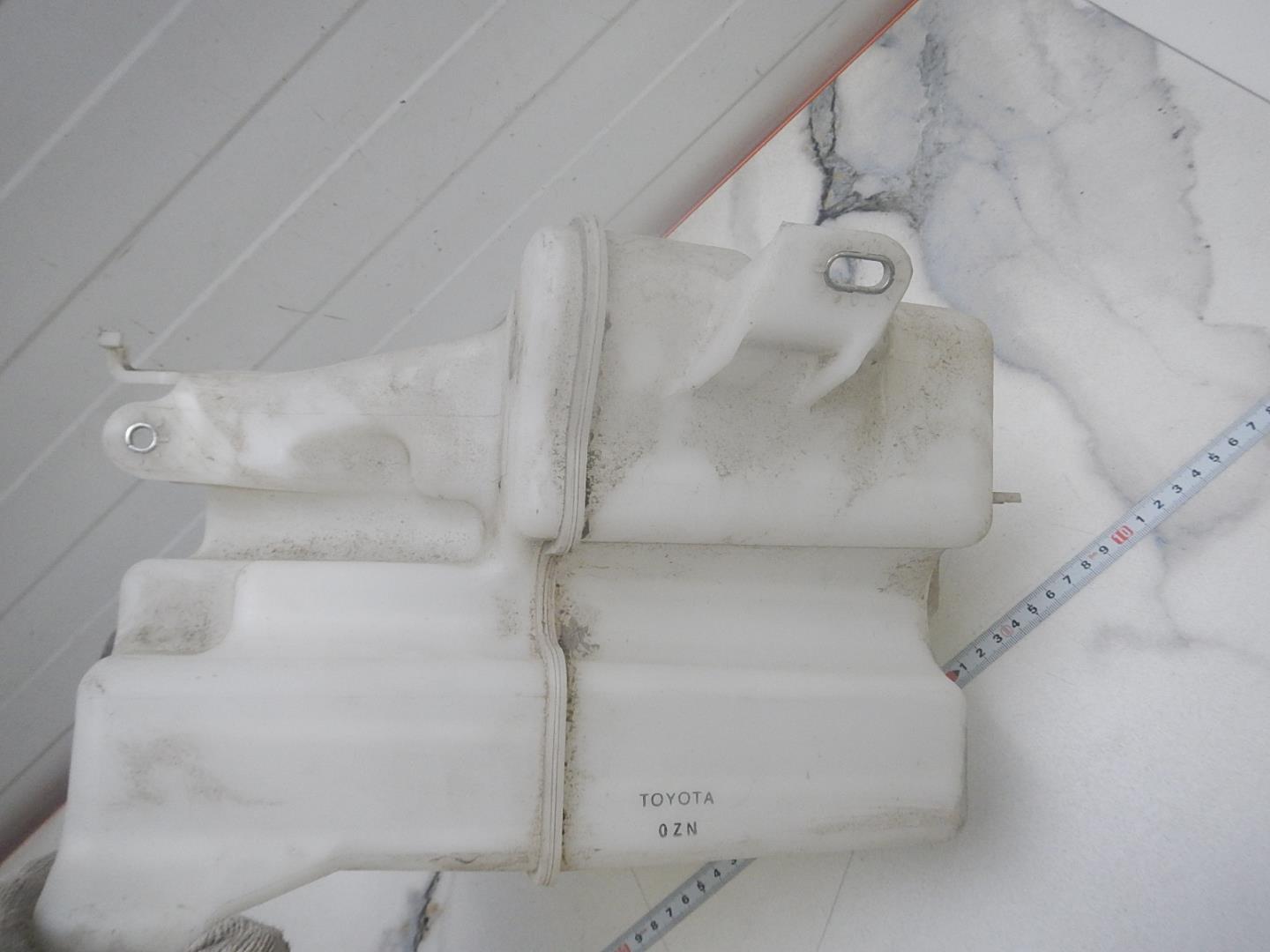 Бачок омывателя лобового стекла