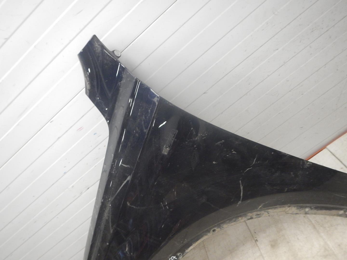 Крыло переднее левое