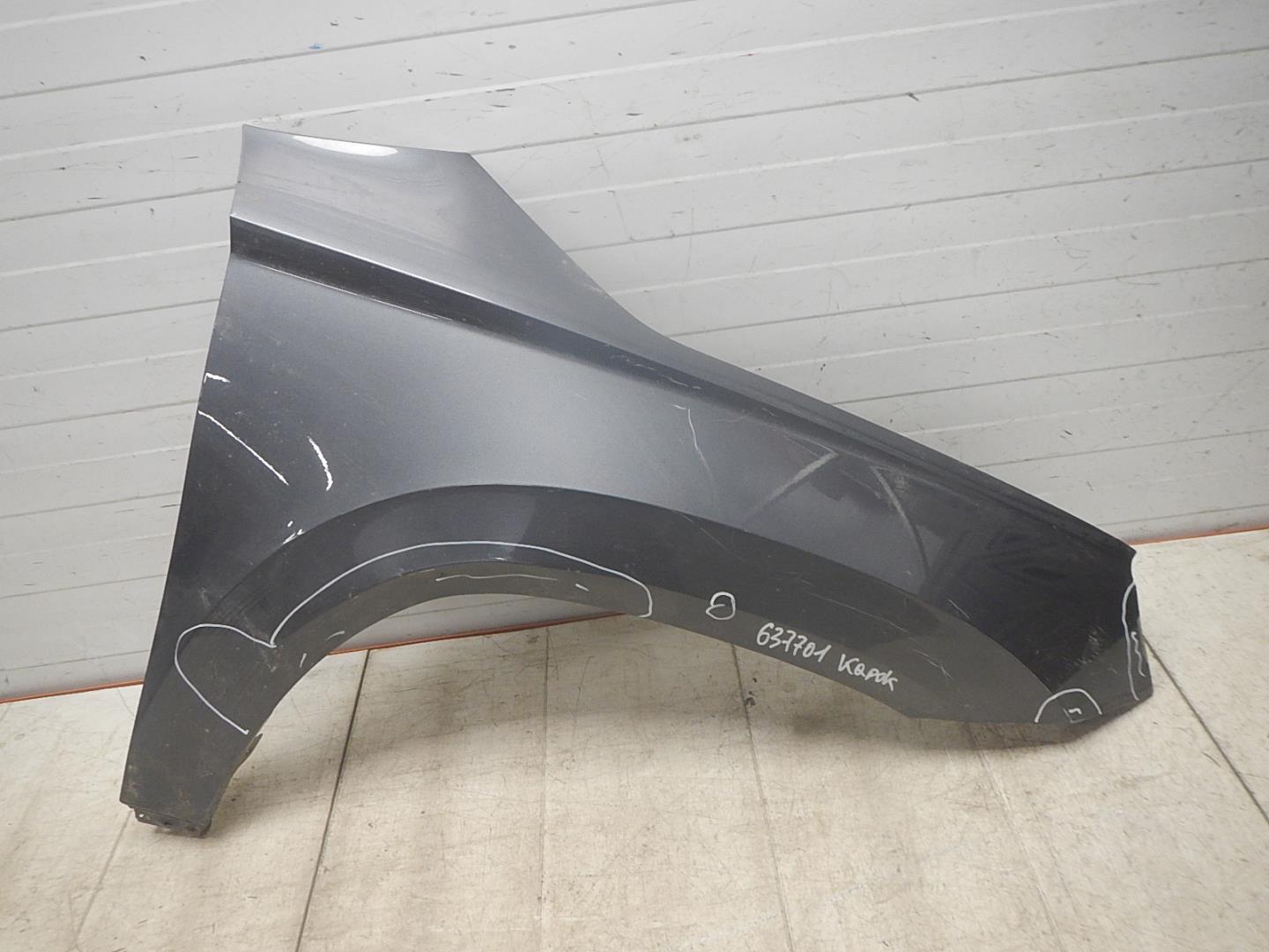 Крыло переднее правое