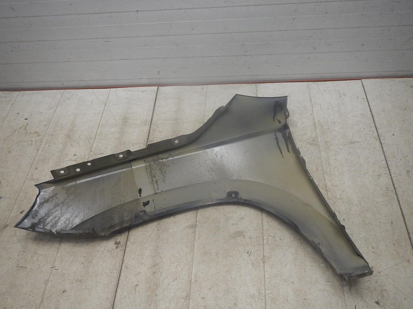 Крыло переднее правое