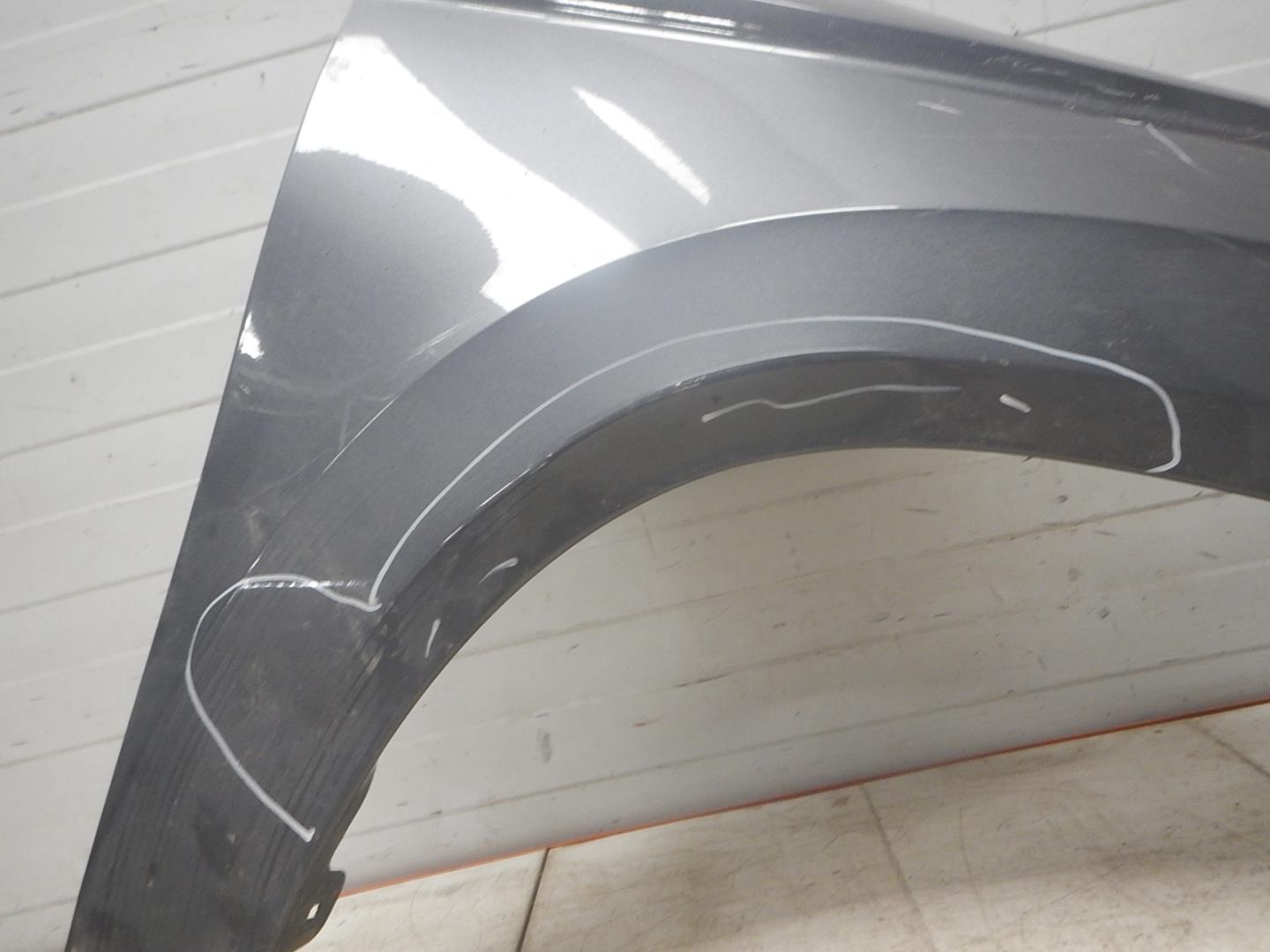 Крыло переднее правое