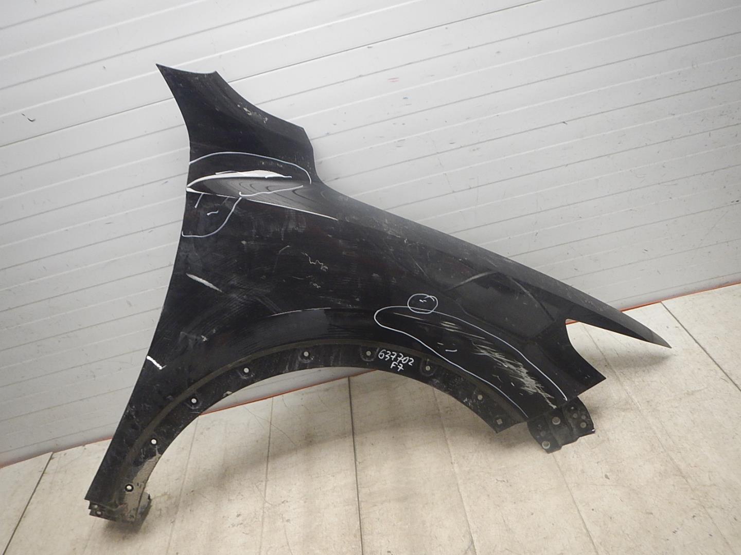 Крыло переднее правое