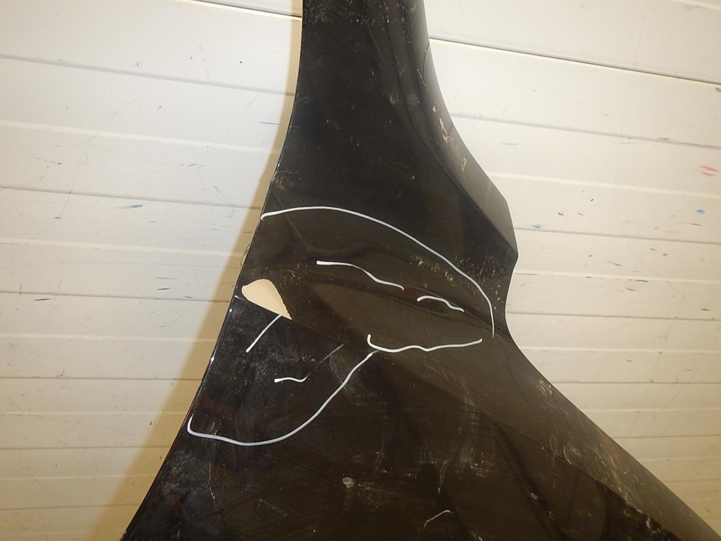 Крыло переднее правое