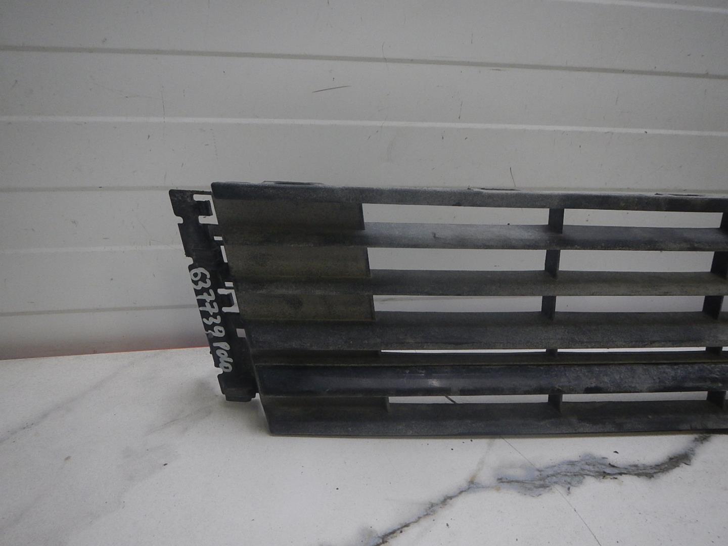 Решетка в бампер центральная