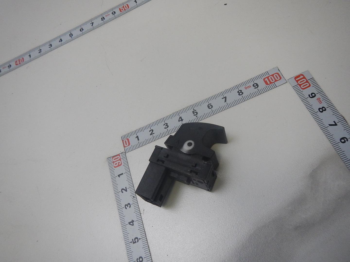 Кнопка стеклоподъемника