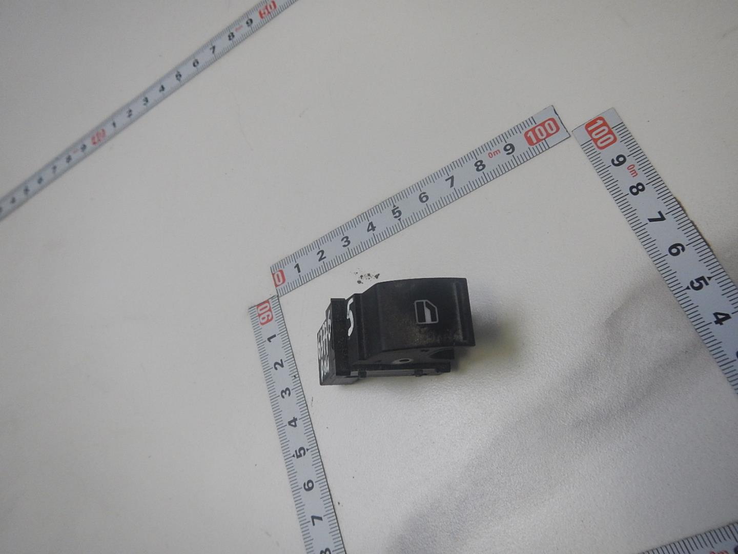 Кнопка стеклоподъемника