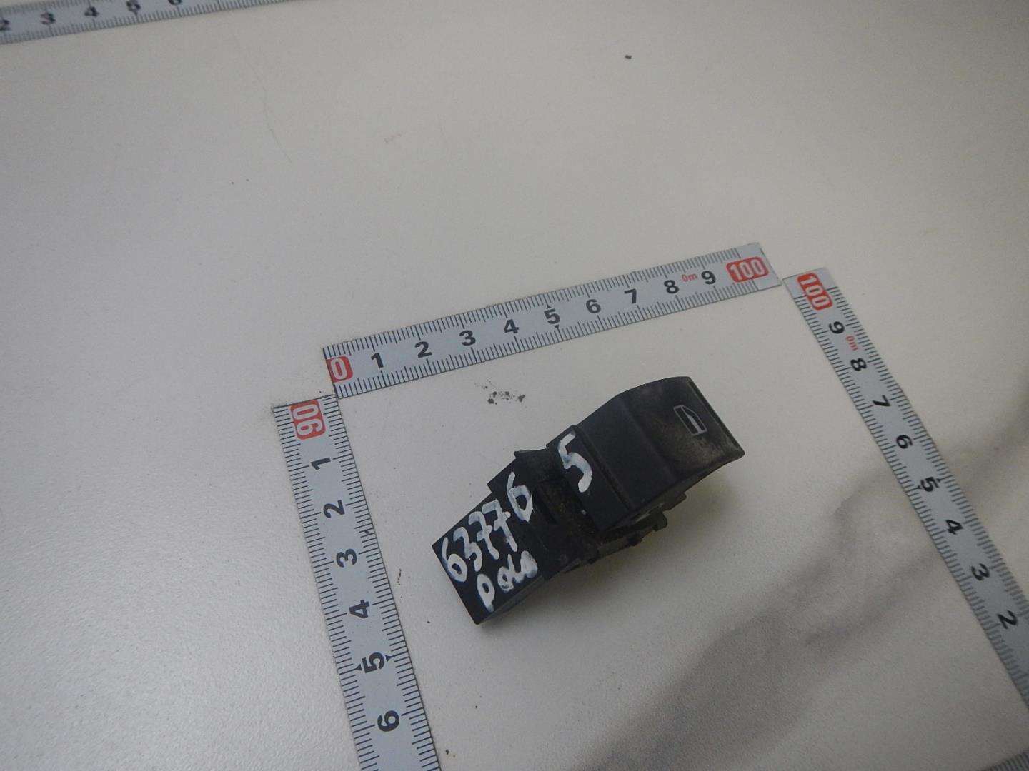 Кнопка стеклоподъемника